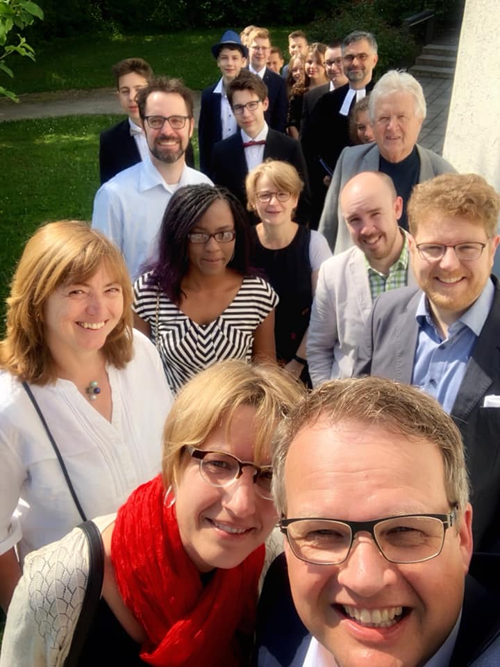 Vor dem Einzug zur Konfirmation